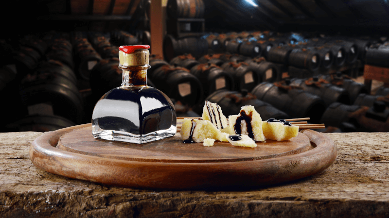Parmesan-Käse mit Balsamico-Essig Parmesan-Kaese-mit-Balsamico-Essig